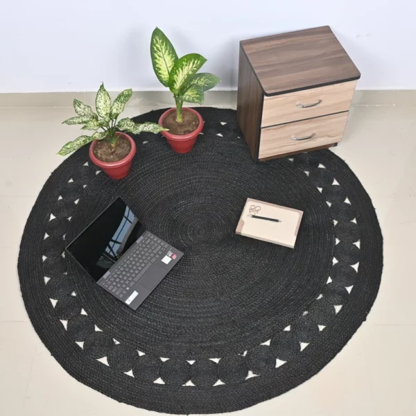 Black Round 7", 5" 3" Jute Rug